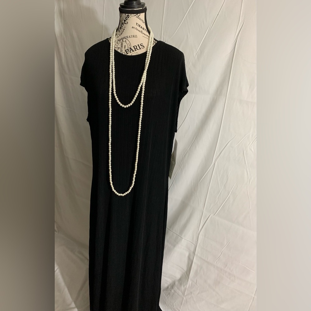 NWT- Silhouettes Black ribbed texture draped dress scooped w/tied back.SZ:18W